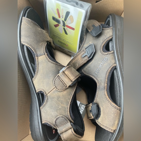REVERE mens sandal with built in orthotics - Picture 2 of 5